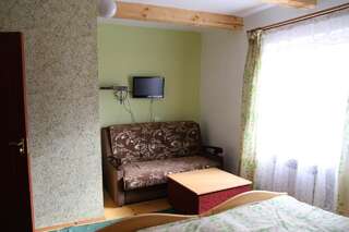 Гостевой дом Відпочинок у Карпатах Tukhlya Двухместный номер с 2 отдельными кроватями-4